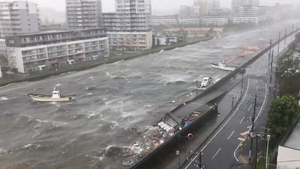 ▲▼燕子颱風侵襲日本。（圖／路透社）