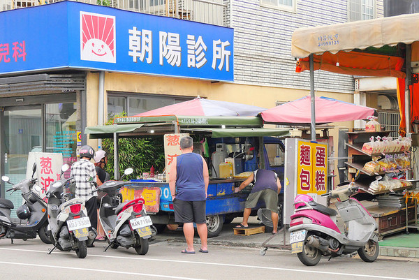 ▲大里成功路無名蔥油餅。（圖／橘子狗愛吃糖）