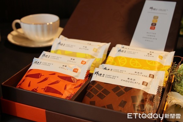 ▲謝霆鋒設計的中秋限定月餅台灣也買得到　限量200盒 。（圖／記者黃士原攝）