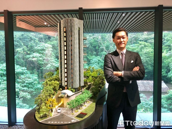 ▲新美齊建設董事長林傳捷於「jade 12」建築中公開亮相。（圖／記者張瑞傑攝）