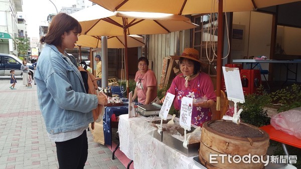 ▲花蓮市好客市集現場有近二十家業者，每週都會輪流擺攤，讓花蓮鄉親及觀光客有不同選擇。（圖／花蓮市公所提供）