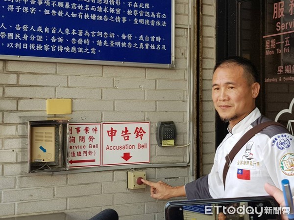 ▲恆春鎮長參選人鄭文龍按鈴控告競選連任的鎮長盧玉棟涉嫌變相賄選罪嫌，檢方已受理。             （圖／記者陳崑福攝）