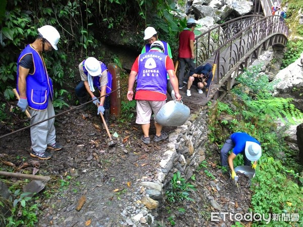 ▲公私協力護新寮瀑布步道遊客行的安全。（圖／記者游芳男翻攝）