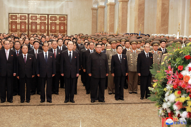 ▲▼ 北韓建國70年國慶，金正恩前往錦繡山太陽宮，向金日成和金正日致敬。（圖／朝中社）