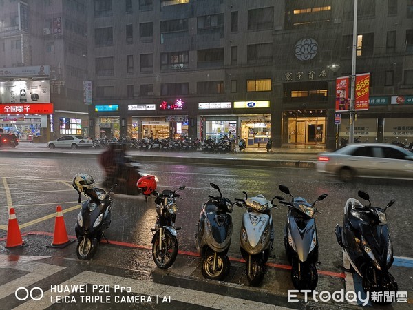 ▲▼豪大雨。（圖／記者黃克翔攝）