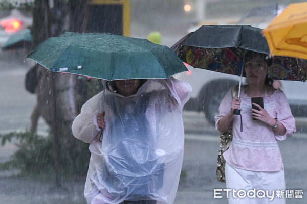 ▲大雨,豪雨,下雨,豪大雨,颱風,雷陣雨。（圖／記者林敬旻攝）