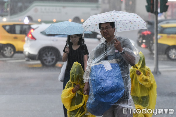 ▲大雨,豪雨,下雨,豪大雨,颱風,雷陣雨。（圖／記者林敬旻攝）