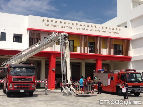 ▲台南市消防局佳里分隊，辦理「搶救生命，全民參與」之救護日宣導活動，吸引眾多親子一同參與。（圖／記者林悅翻攝，下同）