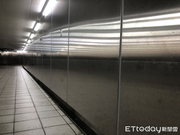 ▲▼東門捷運站地下連接通道積水排除。（圖／記者趙永博攝）
