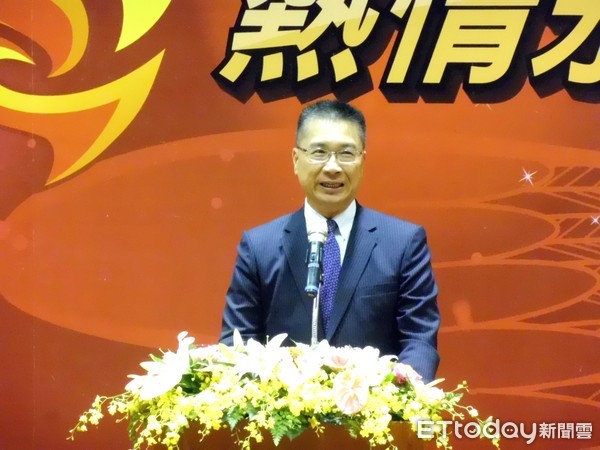 ▲內政部長徐國勇10日出席中華民國消防退休人員協會總會「防災志工團授旗」暨「總會長交接」活動。（圖／記者賴于榛攝）