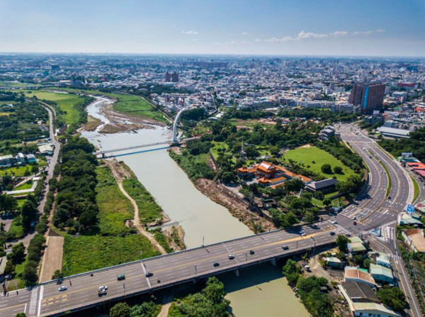 ▲嘉義新地標彌陀映月橋。（圖／攝影師洪年宏授權提供，請勿隨意翻拍，以免侵權。）