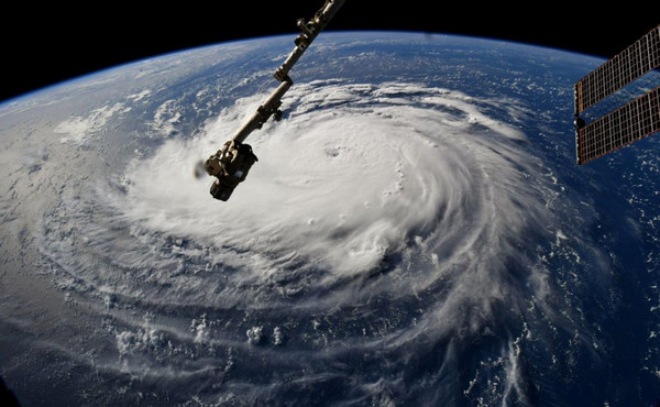 ▲▼ 進逼美國的颶風「佛羅倫斯」（Florence）10日升級成四級颶風，預計13日登陸東南沿海地區，南卡羅萊納州下令撤離百萬人。（圖／路透）