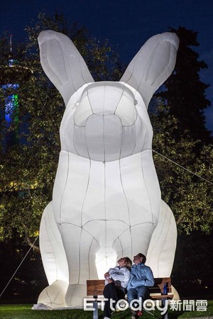 ▲香港「月兔．秋燈」。（圖／翻攝自Facebook／中港城 China Hong Kong City）