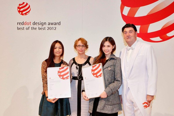 ▲▼曾獲2012年德國紅點設計獎的設計師王宣方，是一名設計師，也是茶道、鼓隊老師，更是一位環保設計師。很難想像：她週週到環保站報到。（圖／慈濟基金會提供）