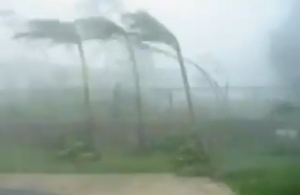 ▲▼山竹颱風通過羅塔島。（圖／翻攝推特）