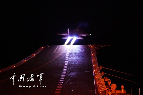 ▲▼殲-15艦載戰鬥機進行夜間滑躍起飛訓練             。（圖／翻攝自中國海軍網）