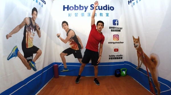 ▲教練教3步驟矯正駝背。（圖／胡孝新Energy體適能講師提供，請勿任意使用）