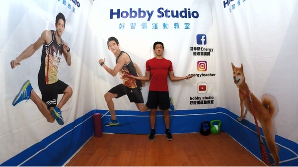 ▲教練教3步驟矯正駝背。（圖／胡孝新Energy體適能講師提供，請勿任意使用）