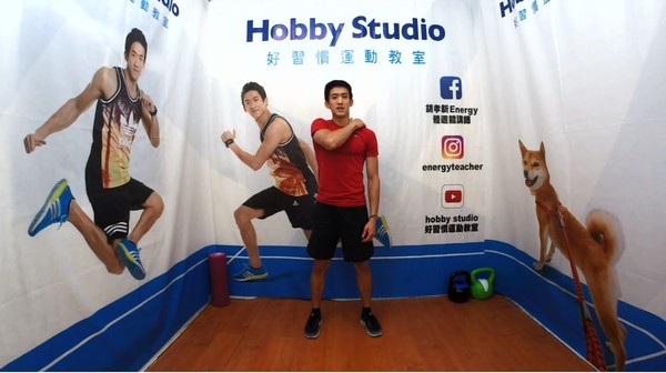 ▲教練教3步驟矯正駝背。（圖／胡孝新Energy體適能講師提供，請勿任意使用）