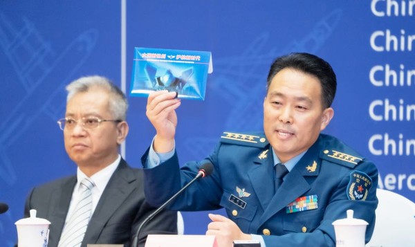 中國空軍新聞發言人申進科指出，在第12屆中國航展上，新型戰機和一批空軍現役主戰裝備將進行飛行展示和靜態展示。（圖／翻攝自環球軍事）