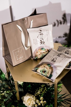 ▲▼柯佳嬿、坤達婚禮伴手禮。（圖／有聲娛樂提供）