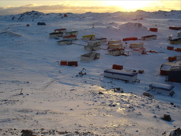 ▲▼位在南極圈的智利小鎮。（圖／翻攝自wikimedia／Chikomario）