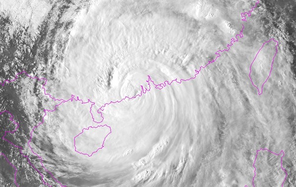 ▲山竹颱風16日17時登陸廣東台山海宴鎮。（圖／翻攝自NOAA）