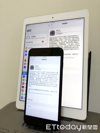 ▲《Etoday東森新聞雲》實測蘋果iOS 12，證實 iPhone X、8、7 Plus安裝後效能提升。（圖／記者洪聖壹攝）