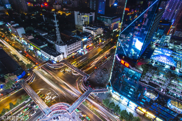 ▲▼ 西安：小寨商圈夜景              。（圖／CFP）