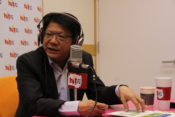 ▲▼潘孟安接受電台訪問。（圖／Hit Fm《蔻蔻早餐》製作單位提供）