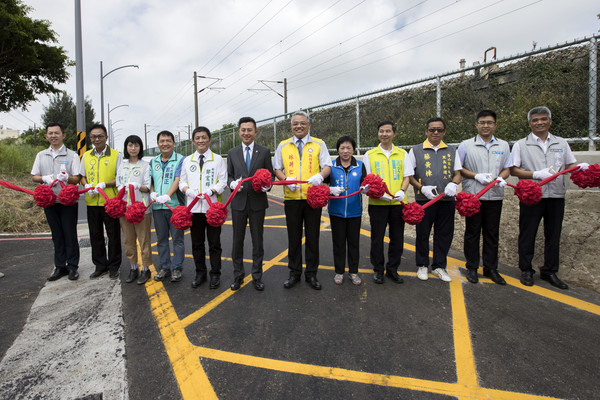 ▲中華路四段451巷至409巷道路新闢工程」終於通了。（圖／新竹市政府提供）