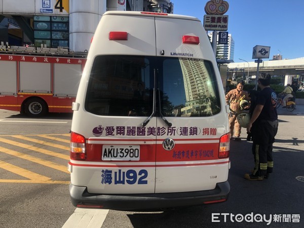 ▲▼男子從捷運共構宅頂樓跳下，當場失去生命跡象。（圖／記者趙永博攝）