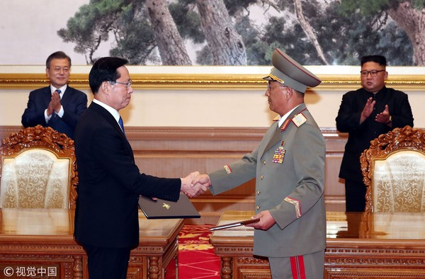 ▲▼南韓國防部長宋永武和北韓人民武力部長努光鐵在平壤簽署軍事協議。（圖／CFP）