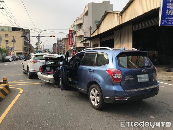 ▲ 又是酒駕惹禍 醉駕駛連撞2車。（圖／記者郭世賢攝）