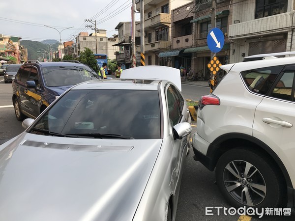 ▲ 又是酒駕惹禍 醉駕駛連撞2車。（圖／記者郭世賢攝）