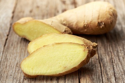 「生薑」塗頭皮生髮？醫闢謠：恐害掉髮惡化