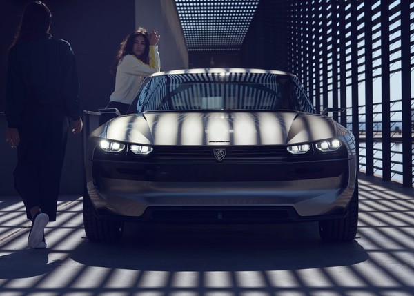 Peugeot宣布跨足電動車市場　全新「e-Legend」洋溢濃厚法式復古古味（圖／翻攝自Peugeot）