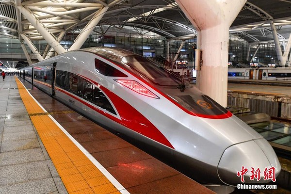 ▲▼香港西九龍站迎來首列抵達的高鐵列車。（圖／中新社）