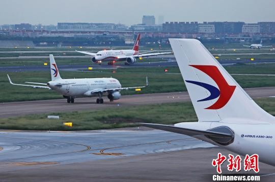 ▲▼中國東方航空公司最新引進的波音787-9飛機平安抵達上海虹橋機場             。（圖／翻攝自中新網）