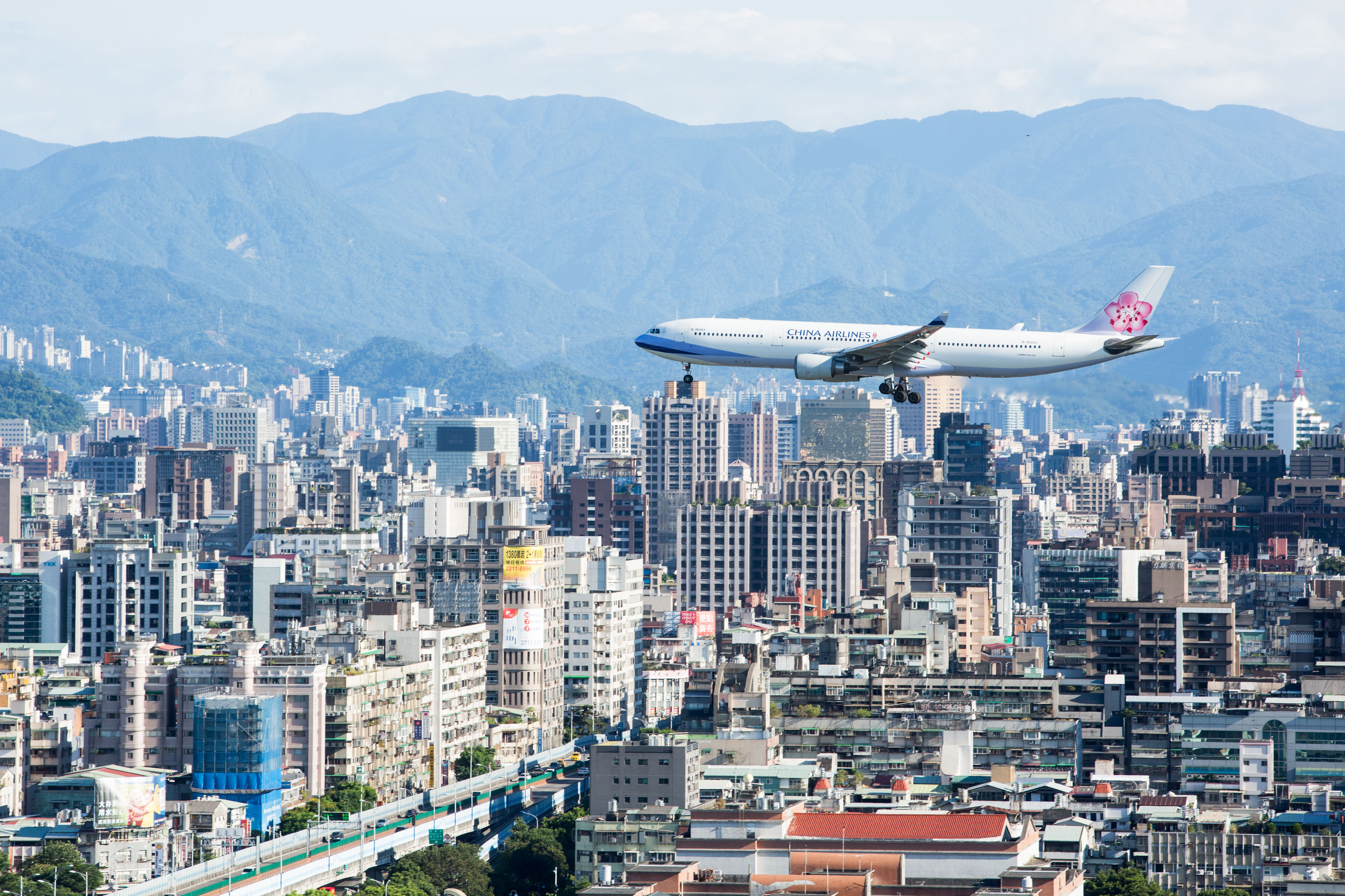 ▲▼中華航空,華航,台北市,降落松山機場,飛航,航空業,空中巴士A330-300。（圖／記者季相儒攝）