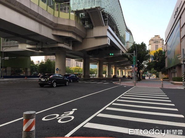 ▲▼台中市文心路史上最平。（圖／記者許凱彰翻攝）