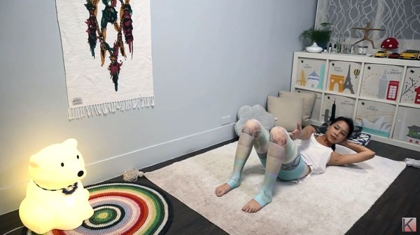 ▲瑜珈練腹肌。（圖／Flow With Katie提供）