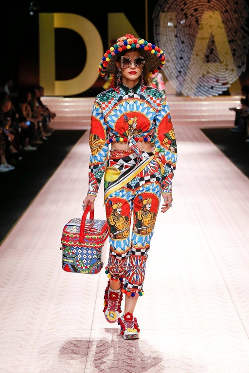 ▲▼ 2019春夏米蘭時裝周Dolce＆Gabbana。（圖／翻攝Dolce＆Gabbana粉絲專頁）