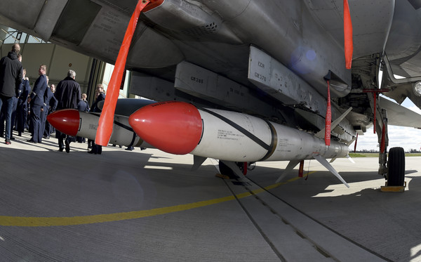 ▲▼德國龍捲風戰鬥機（Panavia Tornado）上載有2枚AGM-88高速反輻射飛彈。（圖／達志影像／美聯社）