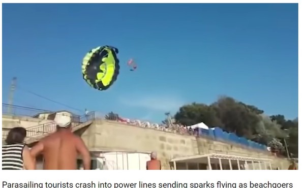 玩滑翔傘遭高壓電電擊！　情侶從30公尺高空雙雙墜地。（圖／翻攝自Chaîne info International的影片）