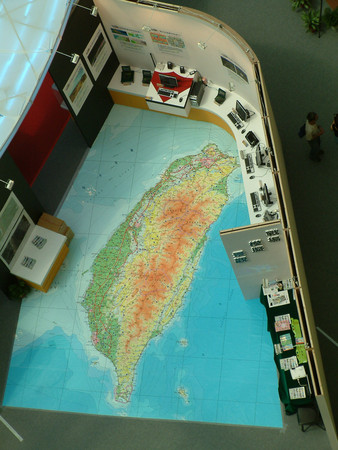 ▲台灣軍力部署圖自2016年底以來，陸續被公布在網路上並被大眾討論，這類部隊駐地與番號等硬體資訊外界並不難彙整，但若有心人士刻意拍攝各部隊主管之類的軟性照片並持之以恆，那就很難不讓人起疑竇。（圖／全球防衛雜誌提供）