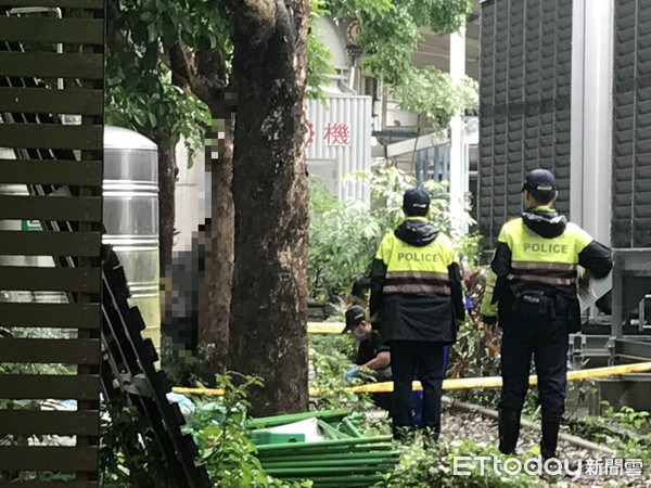 ▲▼ 一名男子在台北市立美術館場館後方冷氣水塔旁上的樹上吊亡。（圖／記者黃彥傑攝）