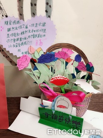 「媽媽我會像恐龍一樣勇敢」10歲綺綺走了留下溫暖貼圖　醫：妳現在好嗎。（圖／施景中授權提供）