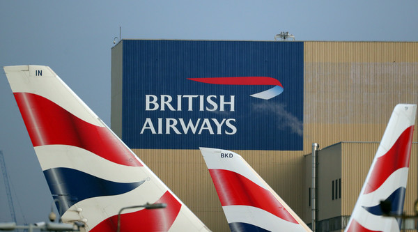 ▲英國航空香港昨天約談香港外站的空服員，宣布下月底結束運作，全數85名員工都被解僱。（圖／路透）
