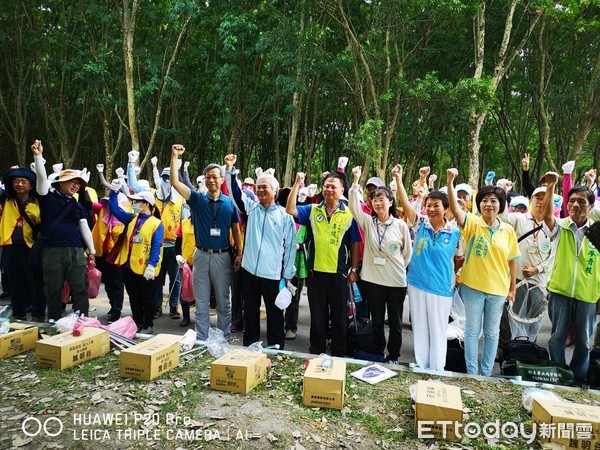 ▲▼防堵登革熱，溪州公園封閉30天，百人現場大作戰滅蚊。（圖／記者唐詠絮攝，以下同）